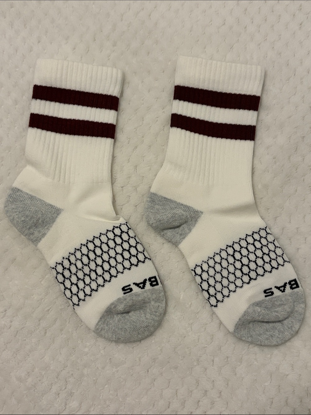 NWOT Bombas Vintage Stripes Half Calf Socks - White With Burgundy Stripes-Small